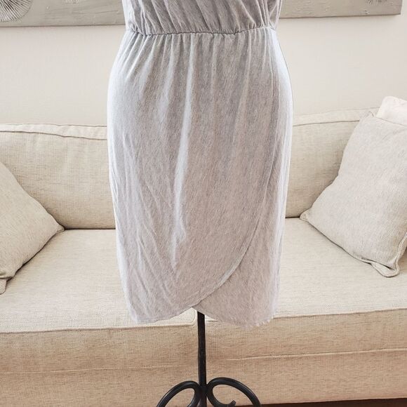 Gibson X The Motherchic Avalon Faux Wrap Jersey Dress - size XS in Grey - Picture 6 of 15